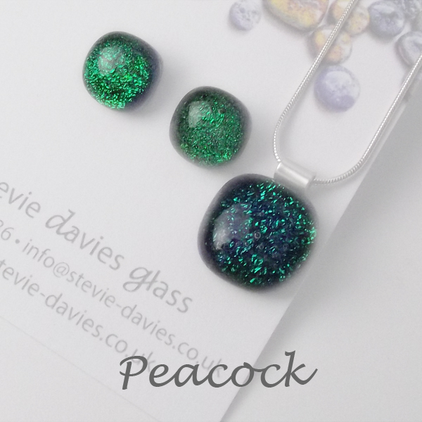 Peacock dichroic glass medium jewellery set by Stevie Davies